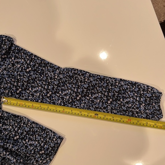 Michael Kors gorgeous navy blue floral blouse Keyhole front opening long sleeves - Picture 10 of 12